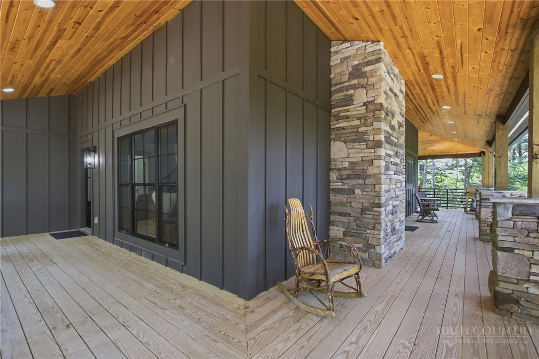 Image number 5 for the current listing