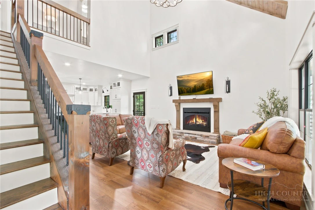 Image number 7 for the current listing