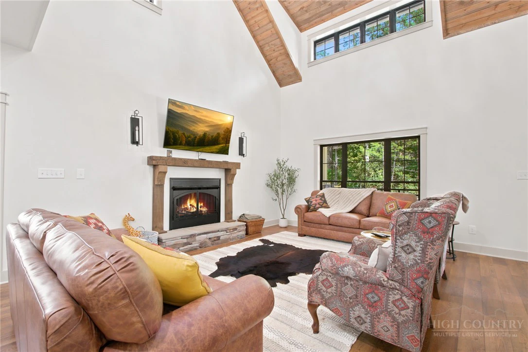 Image number 8 for the current listing