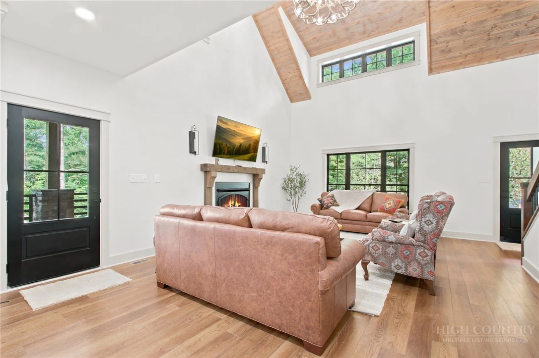 Image number 9 for the current listing