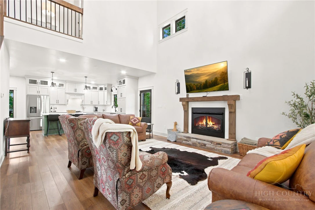 Image number 10 for the current listing