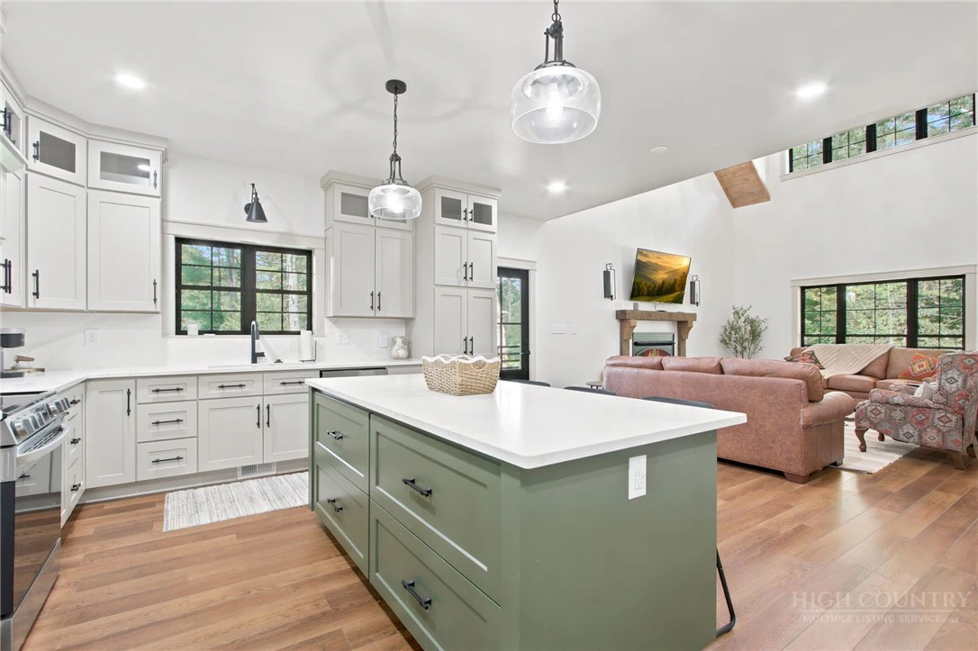 Image number 11 for the current listing