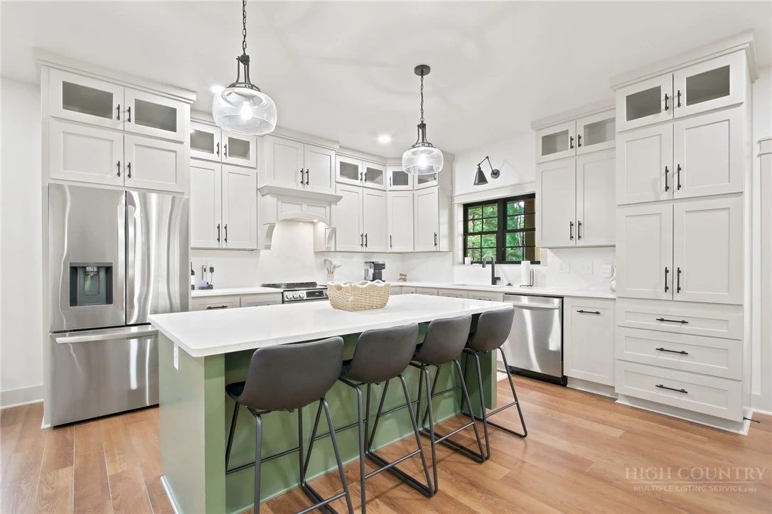 Image number 12 for the current listing