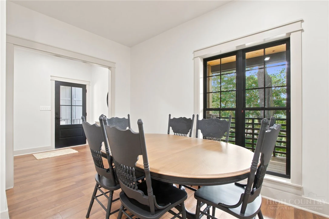 Image number 15 for the current listing