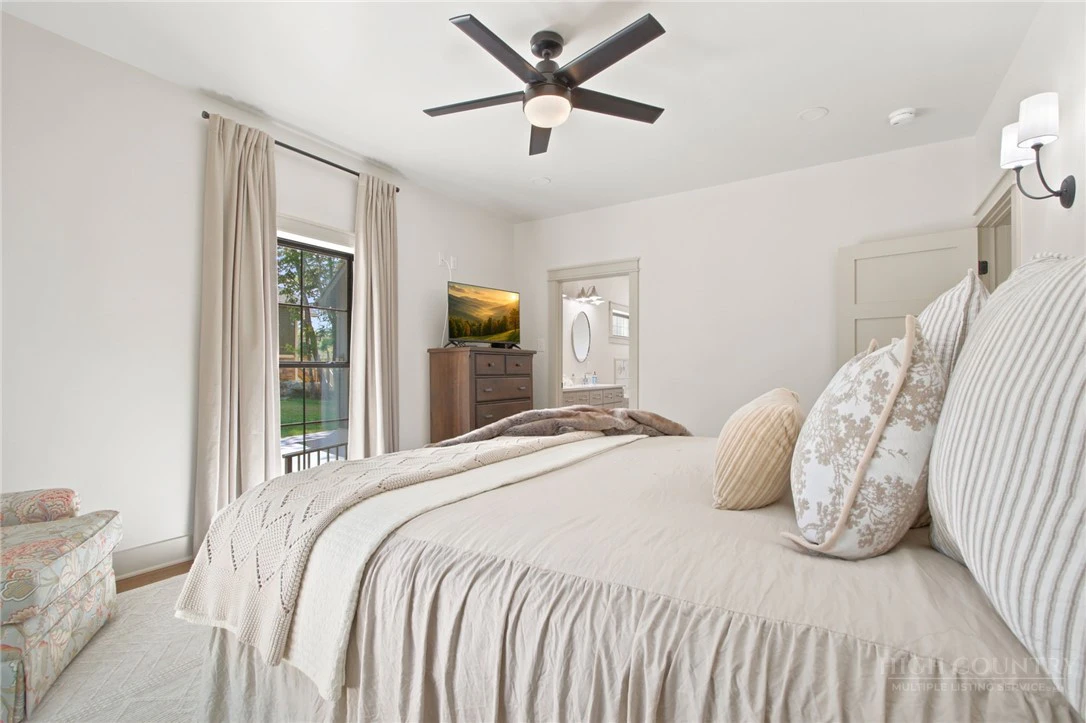 Image number 21 for the current listing