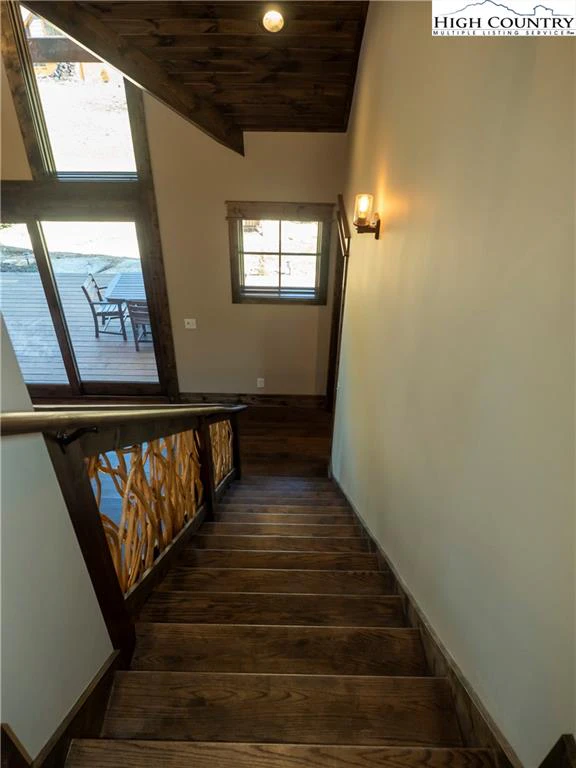 Image number 3 for the current listing