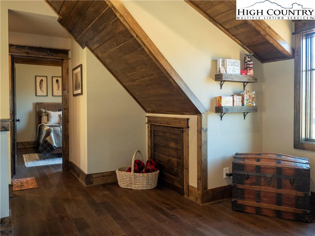 Image number 6 for the current listing