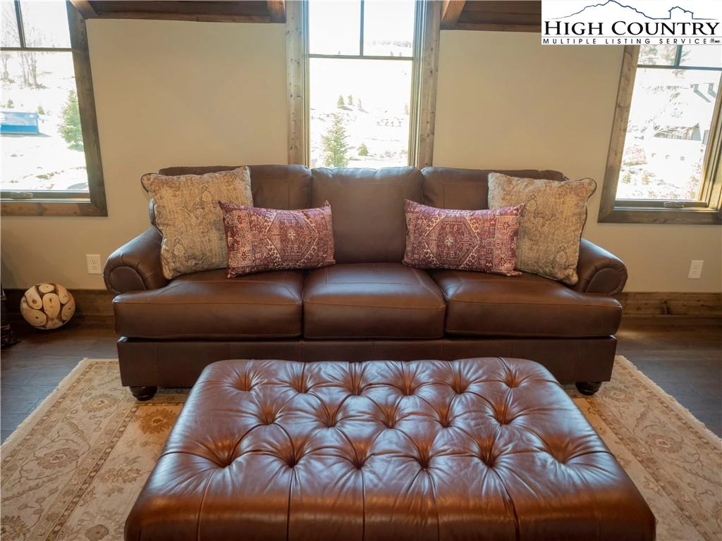 Image number 7 for the current listing
