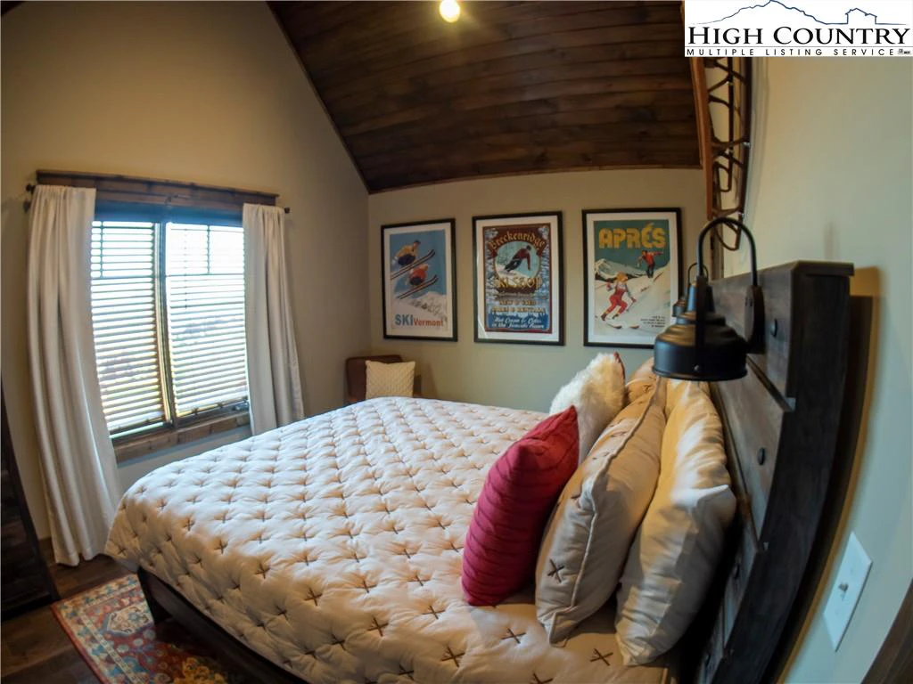 Image number 12 for the current listing