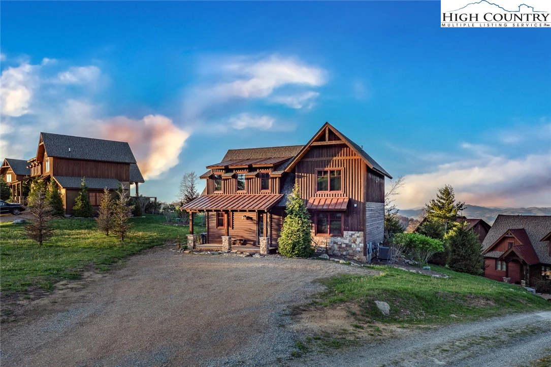 Image number 17 for the current listing