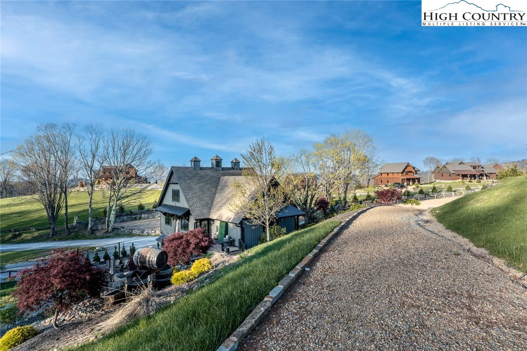 Image number 22 for the current listing