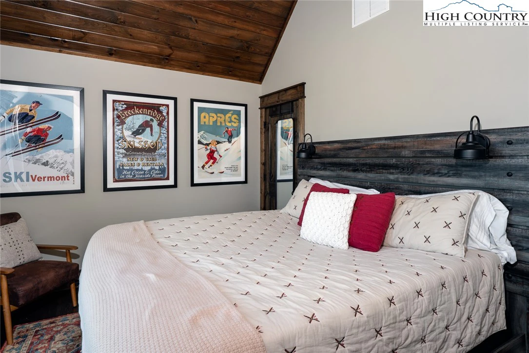 Image number 4 for the current listing