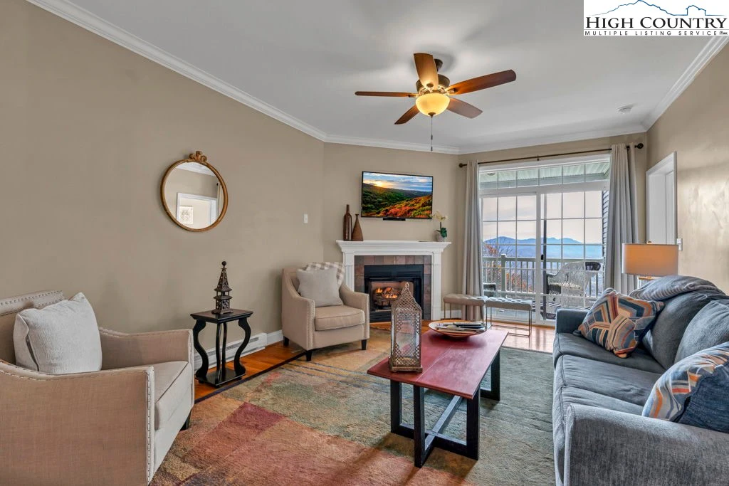 Image number 3 for the current listing
