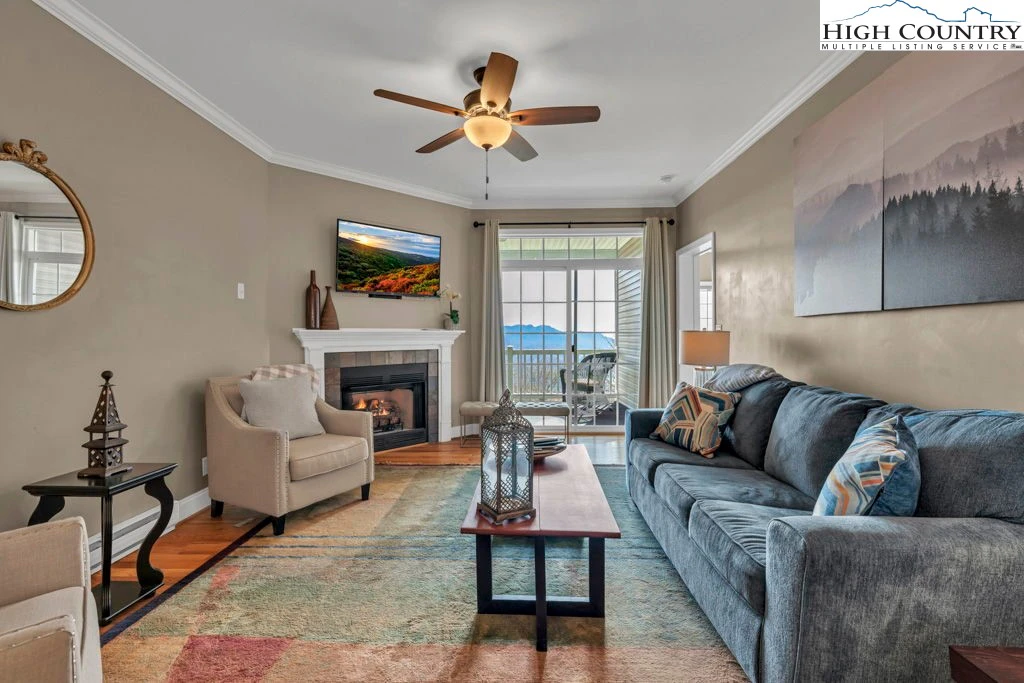 Image number 4 for the current listing