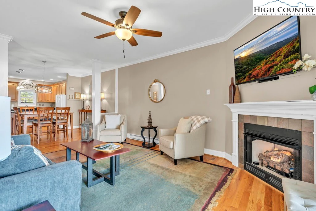 Image number 5 for the current listing