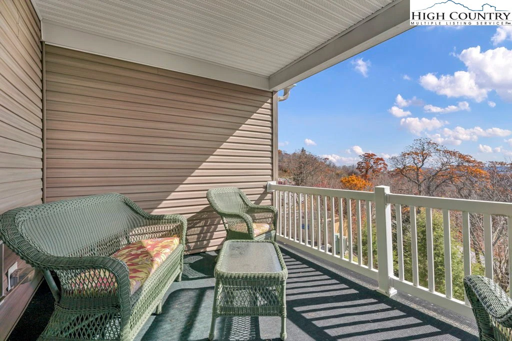 Image number 9 for the current listing