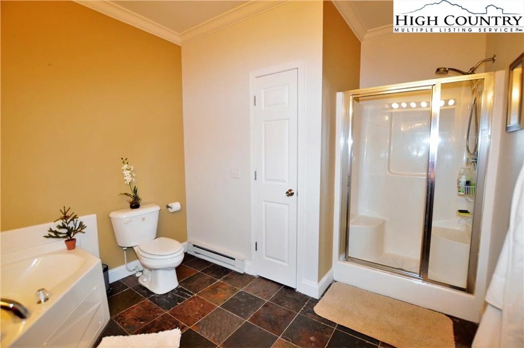 Image number 21 for the current listing