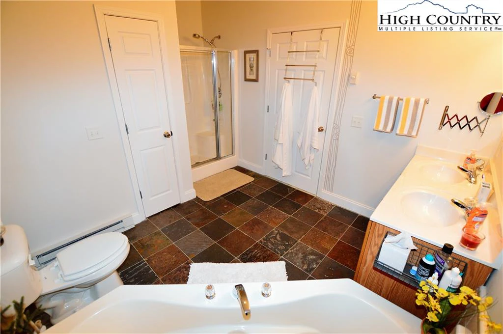 Image number 20 for the current listing