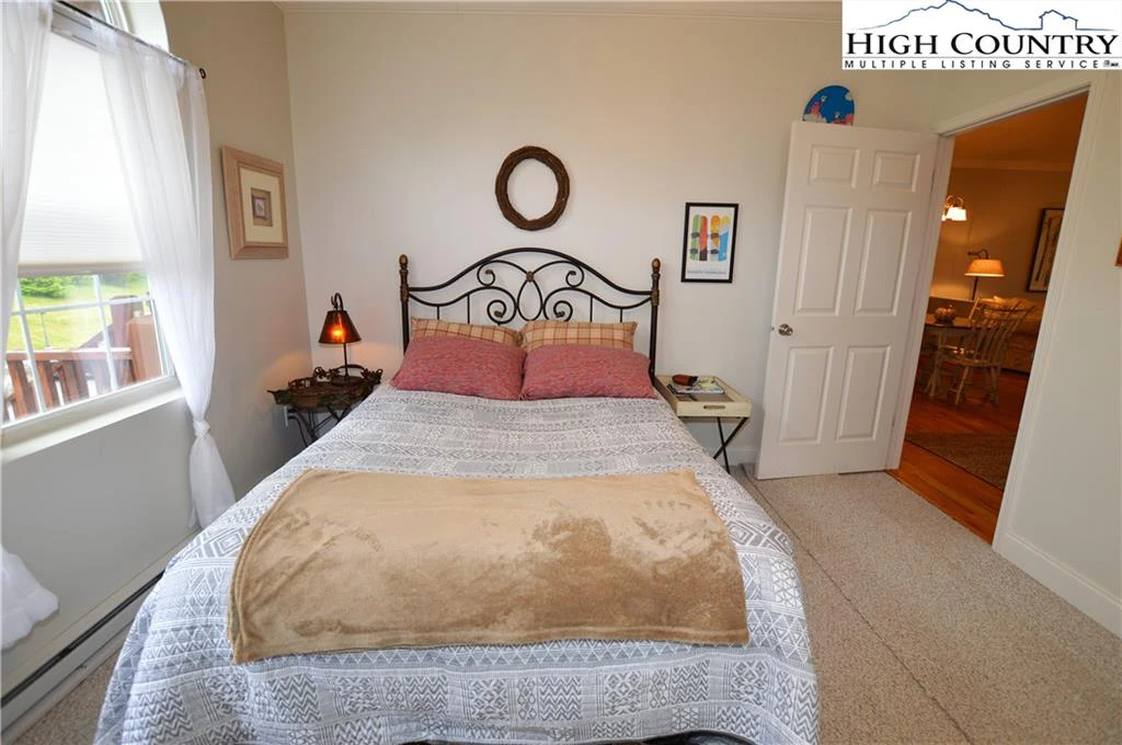 Image number 3 for the current listing