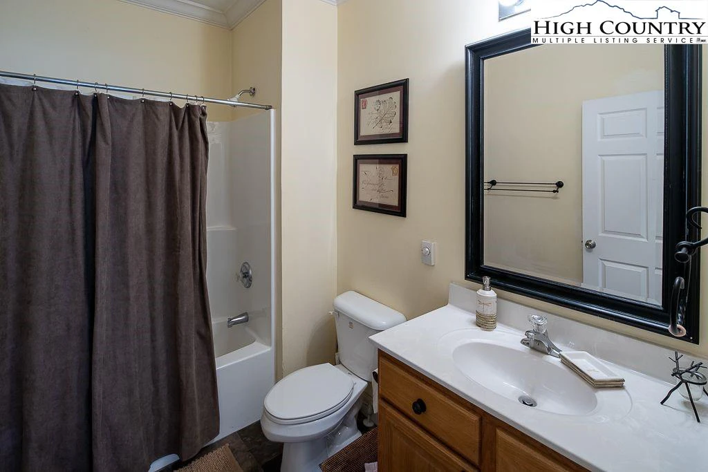 Image number 9 for the current listing