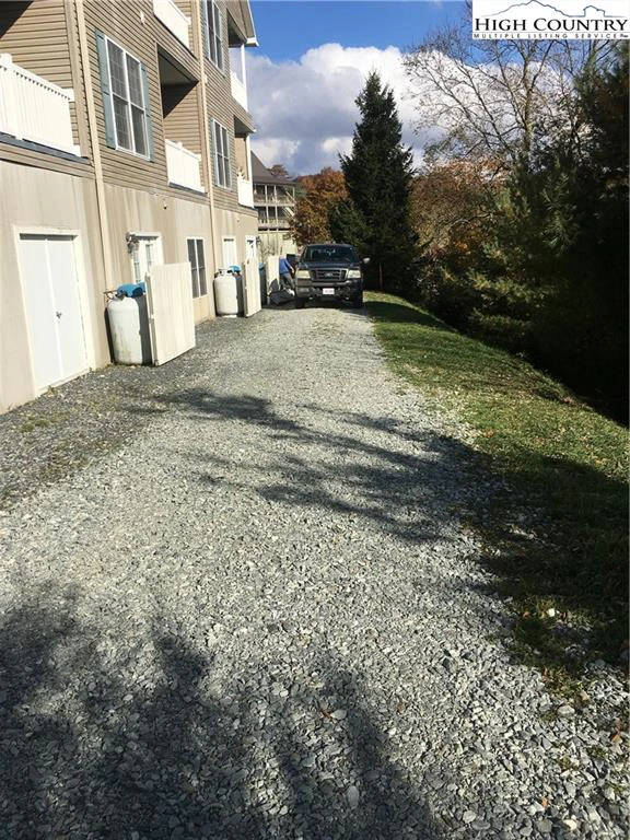 Image number 21 for the current listing