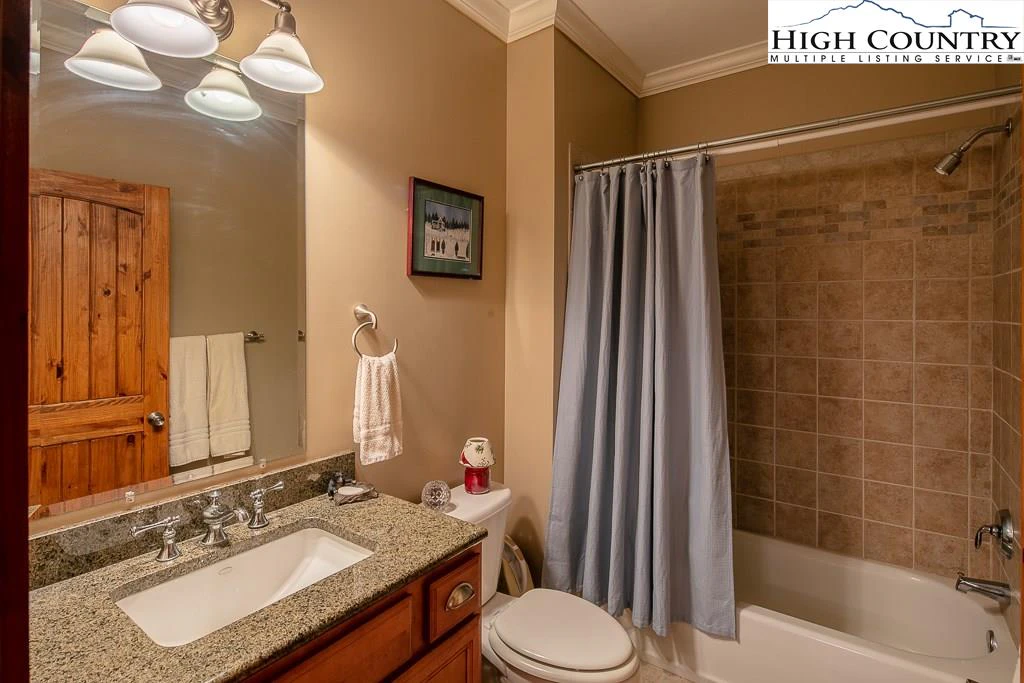 Image number 3 for the current listing