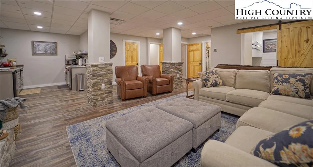 Image number 3 for the current listing