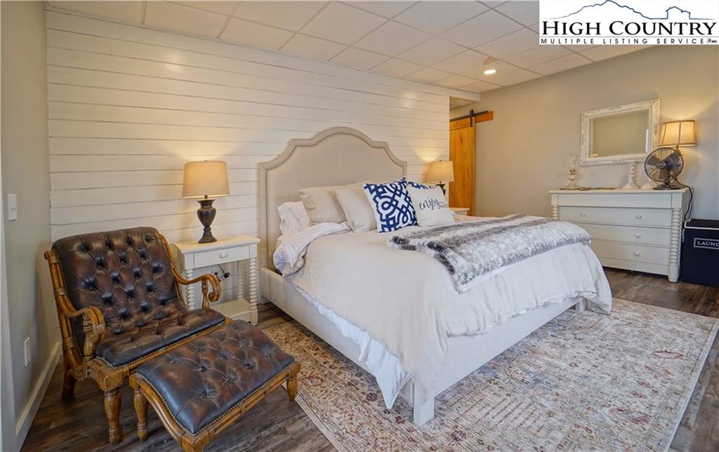 Image number 9 for the current listing