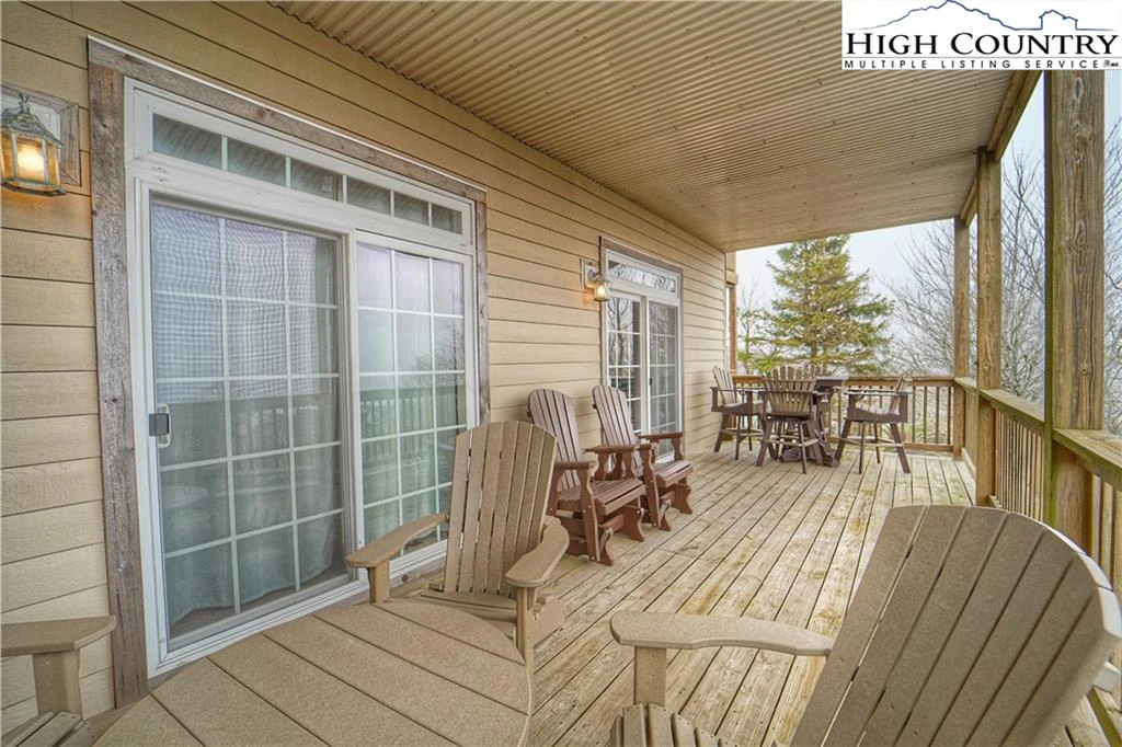Image number 17 for the current listing