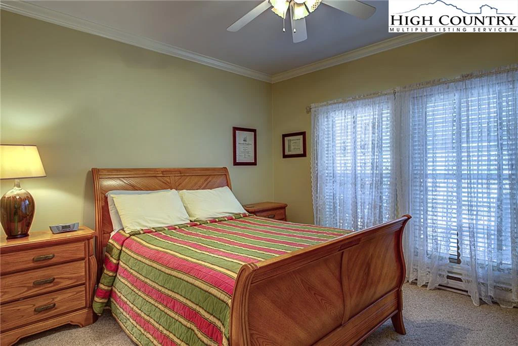 Image number 8 for the current listing
