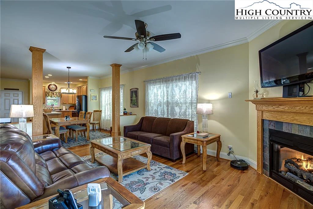 Image number 16 for the current listing