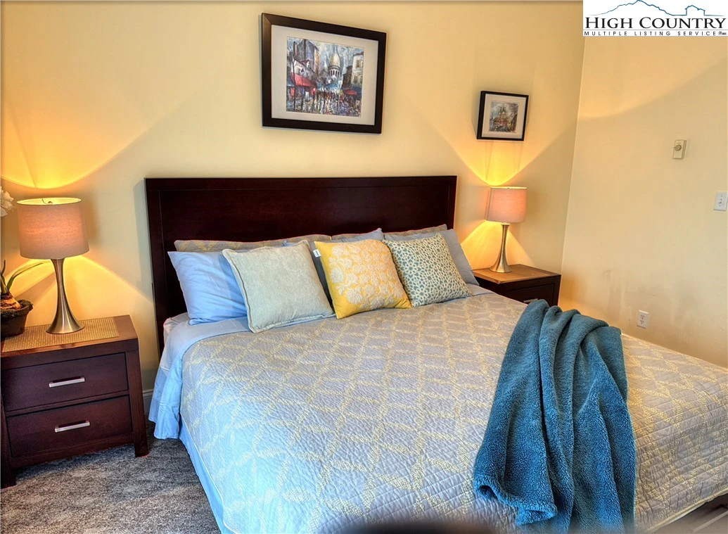 Image number 18 for the current listing