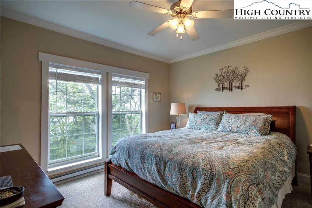Image number 2 for the current listing