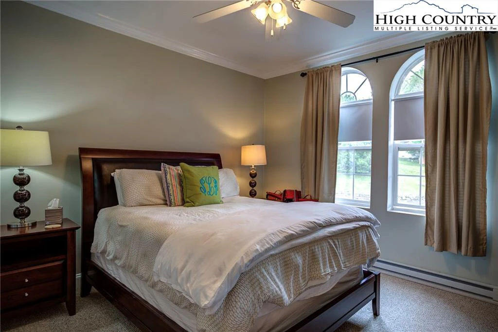 Image number 11 for the current listing