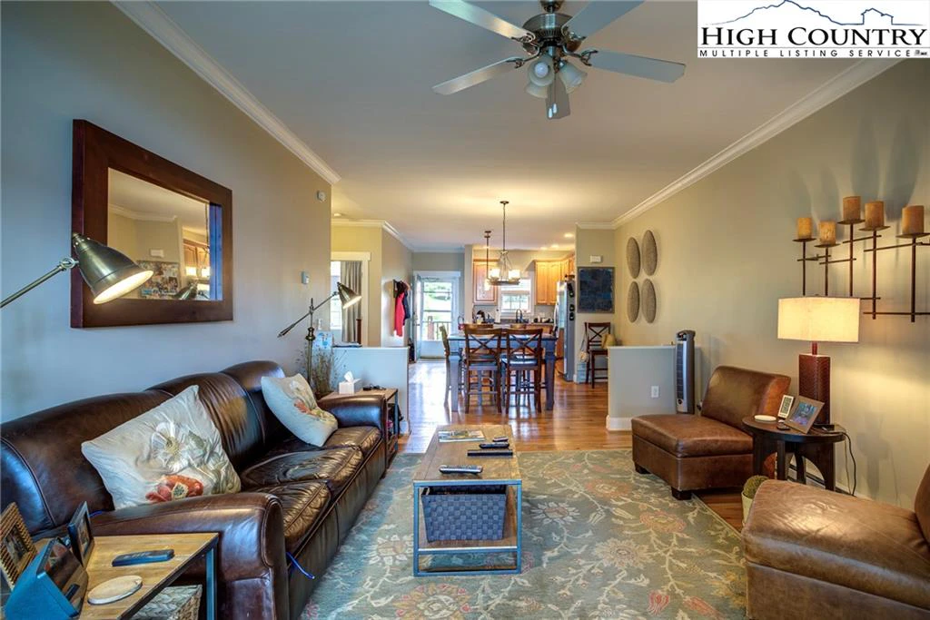Image number 18 for the current listing