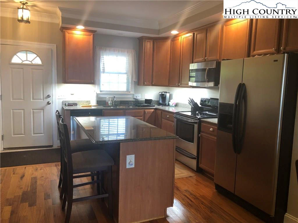 Image number 6 for the current listing