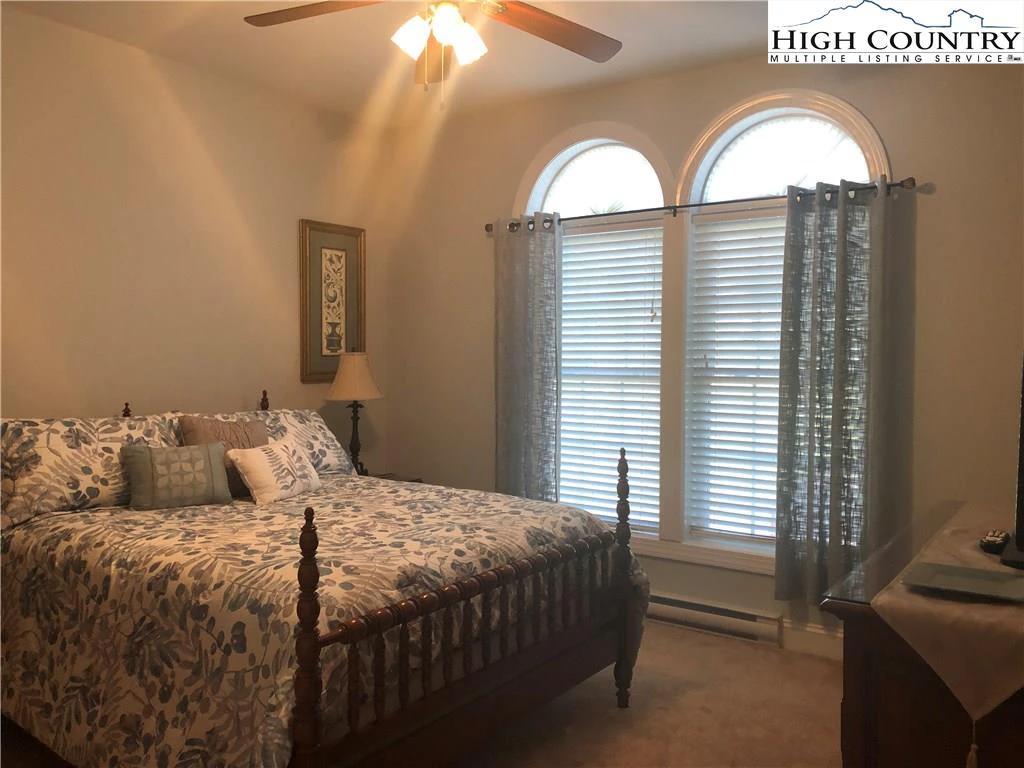 Image number 7 for the current listing