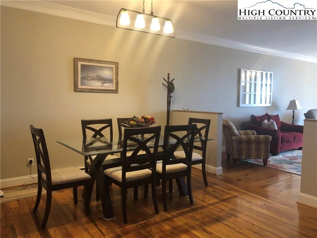 Image number 8 for the current listing