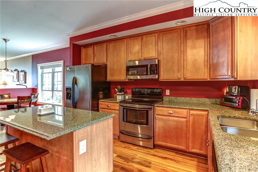 Image number 21 for the current listing