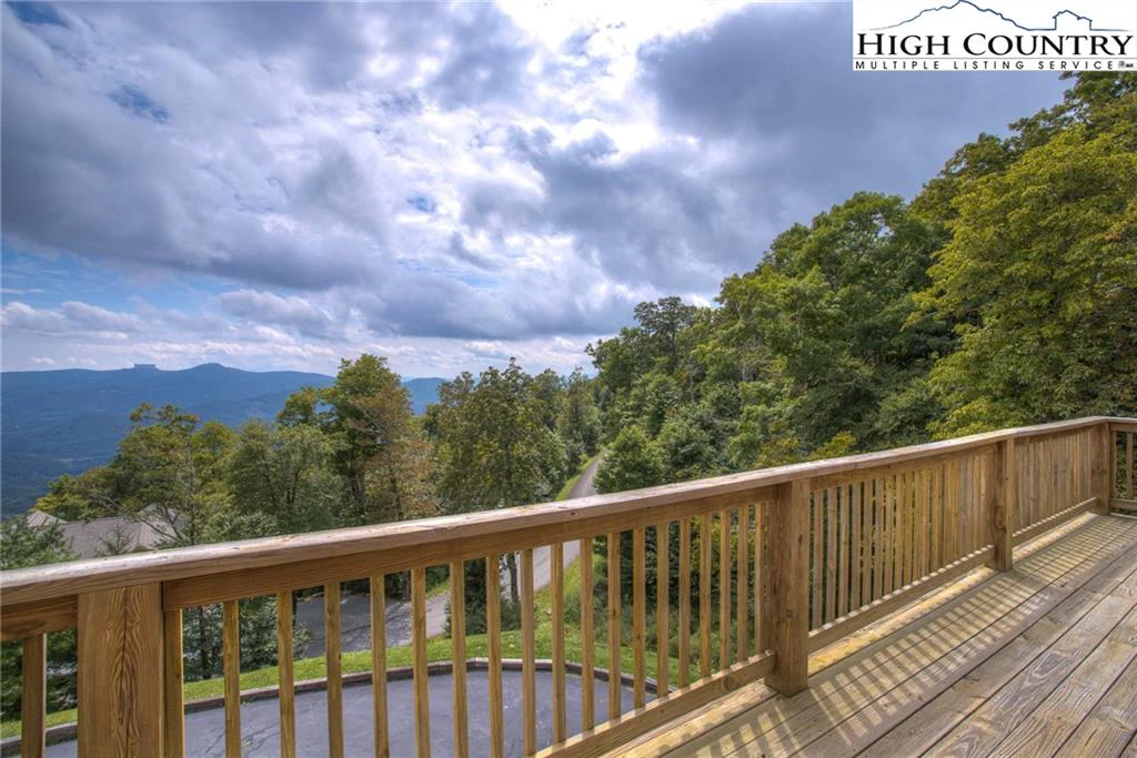 Image number 11 for the current listing