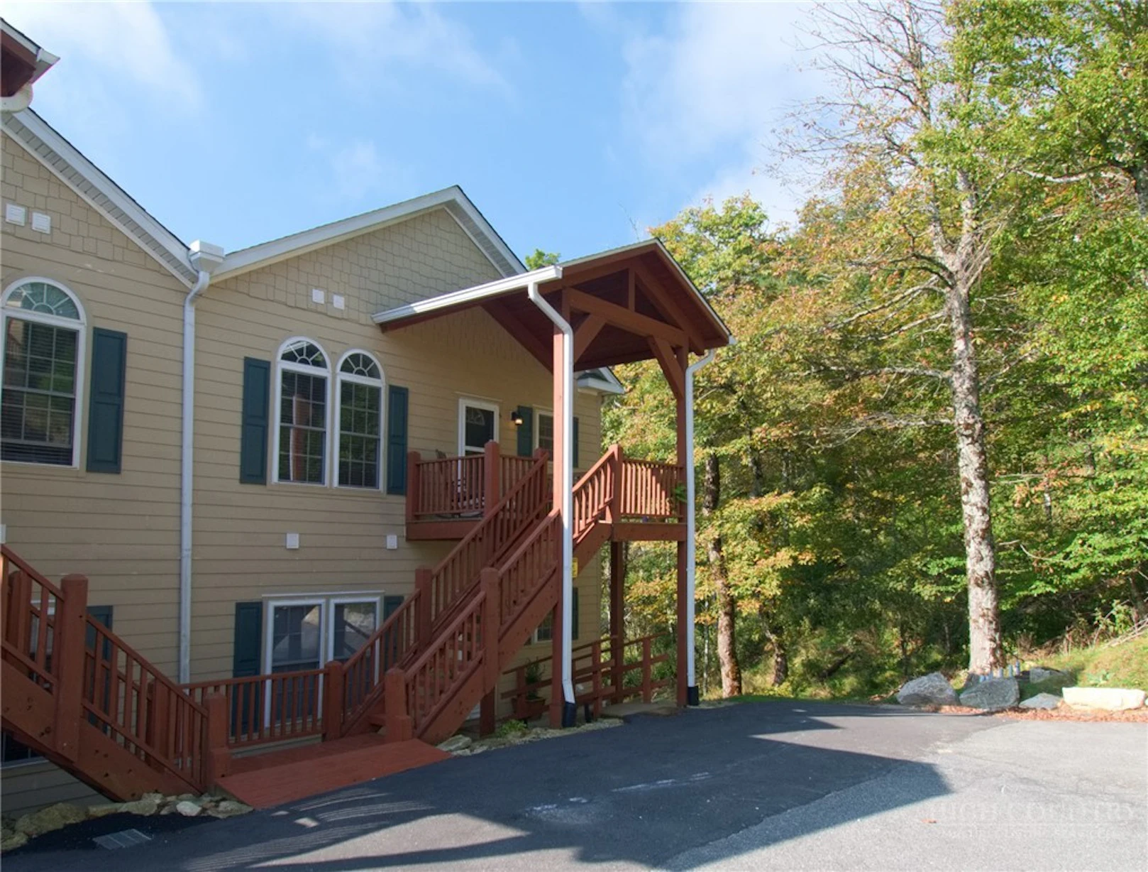 Image number 1 for the current listing