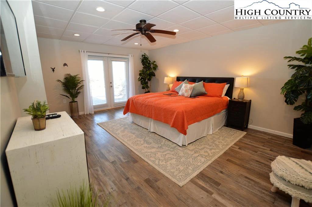 Image number 8 for the current listing