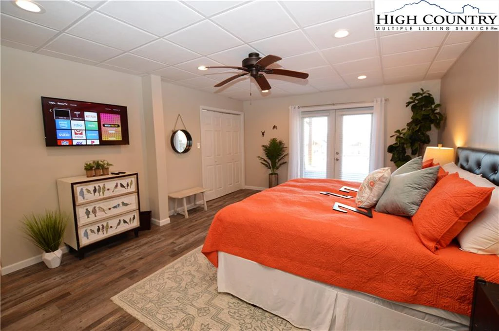 Image number 7 for the current listing