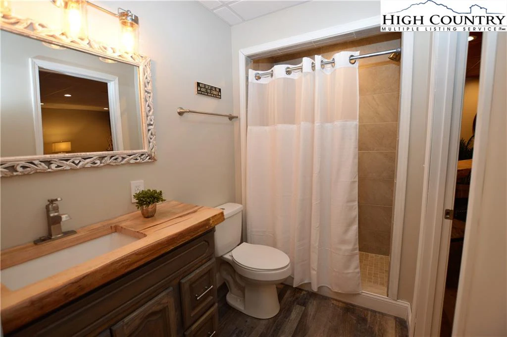 Image number 6 for the current listing
