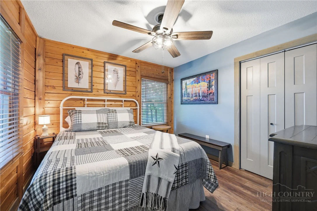Image number 13 for the current listing