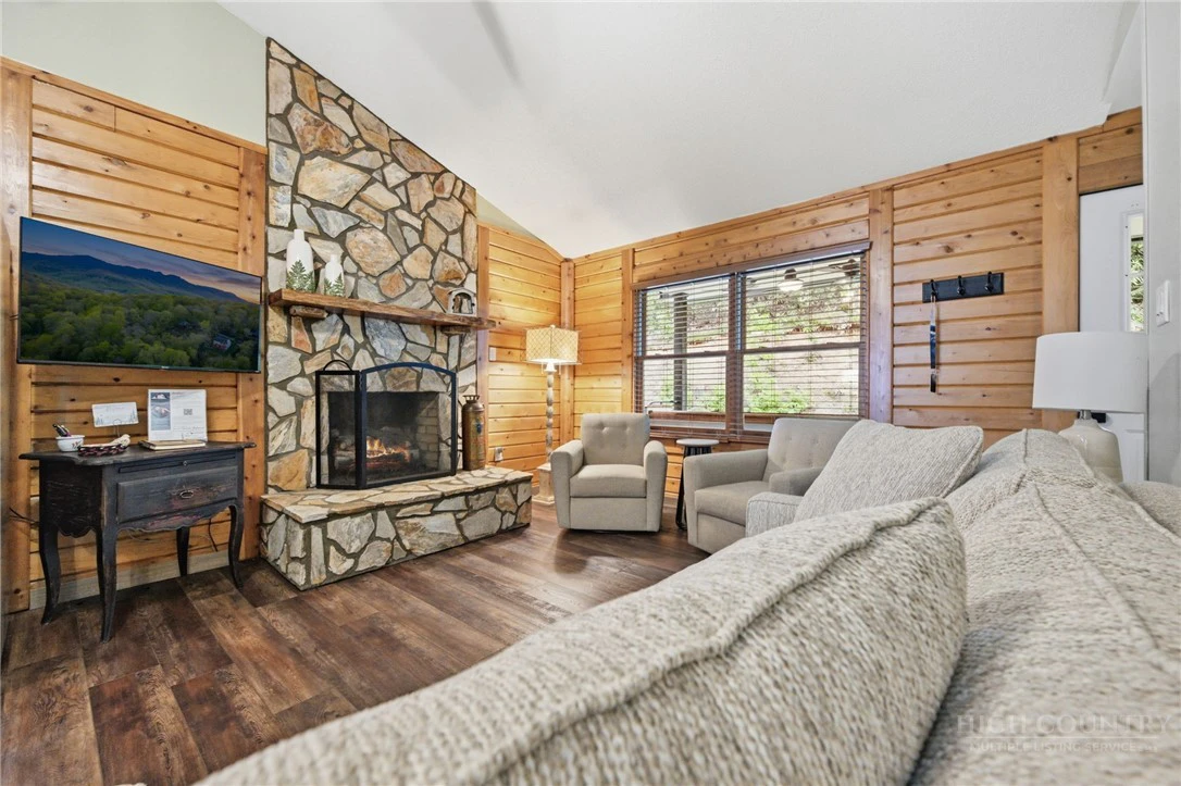 Image number 7 for the current listing