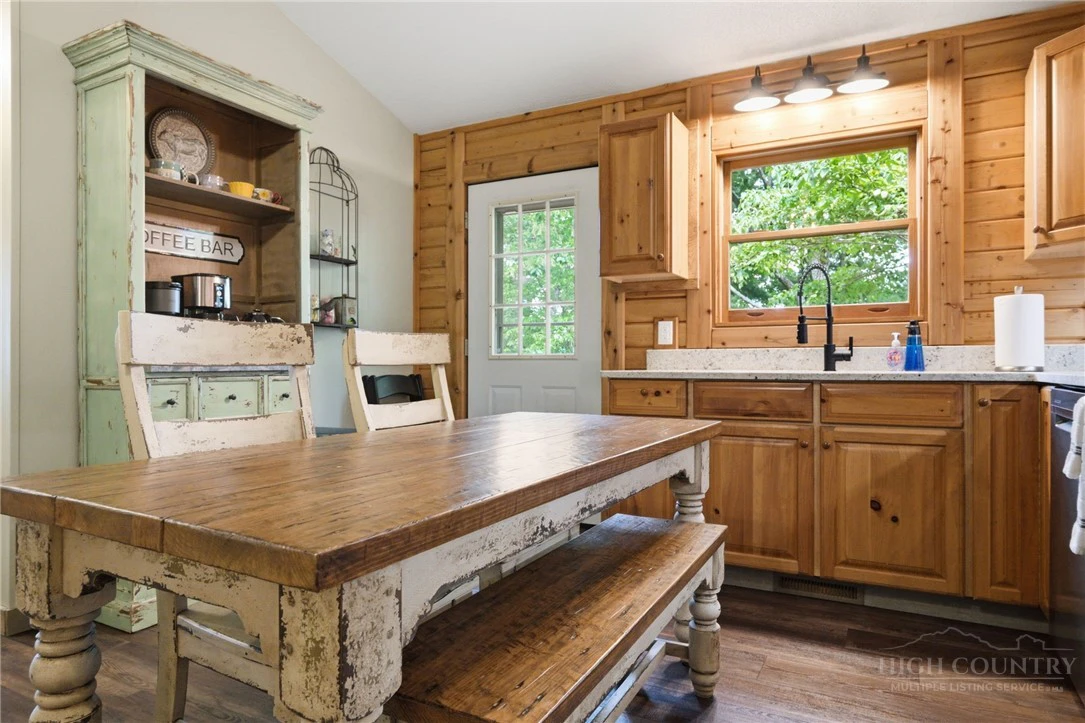 Image number 11 for the current listing