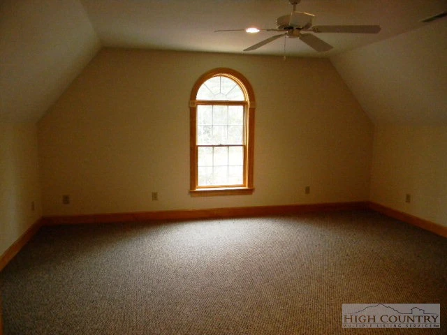 Image number 15 for the current listing
