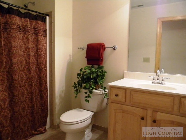 Image number 2 for the current listing