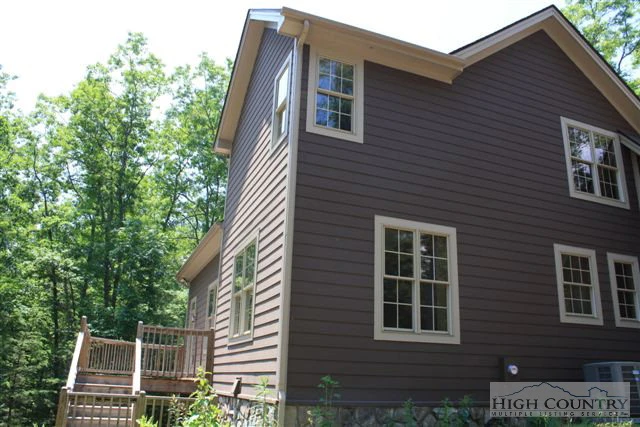 Image number 14 for the current listing